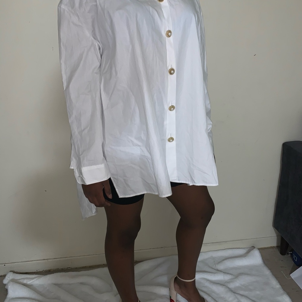 Zara- Oversize poplin shirt with gem buttons - Picture 2 of 4